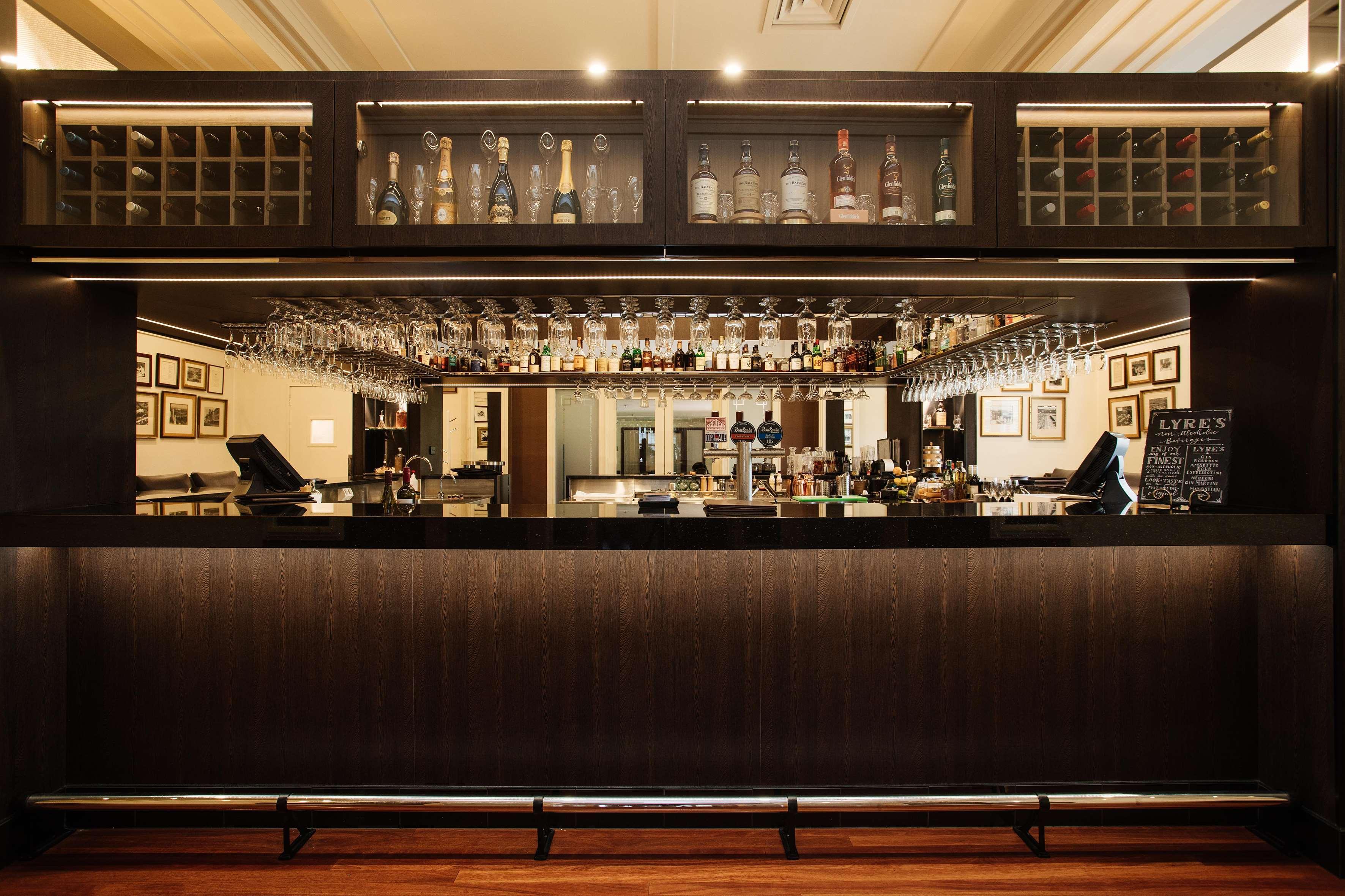 Hyatt Hotel Canberra - A Park Hyatt Hotel מראה חיצוני תמונה The bar at the hotel