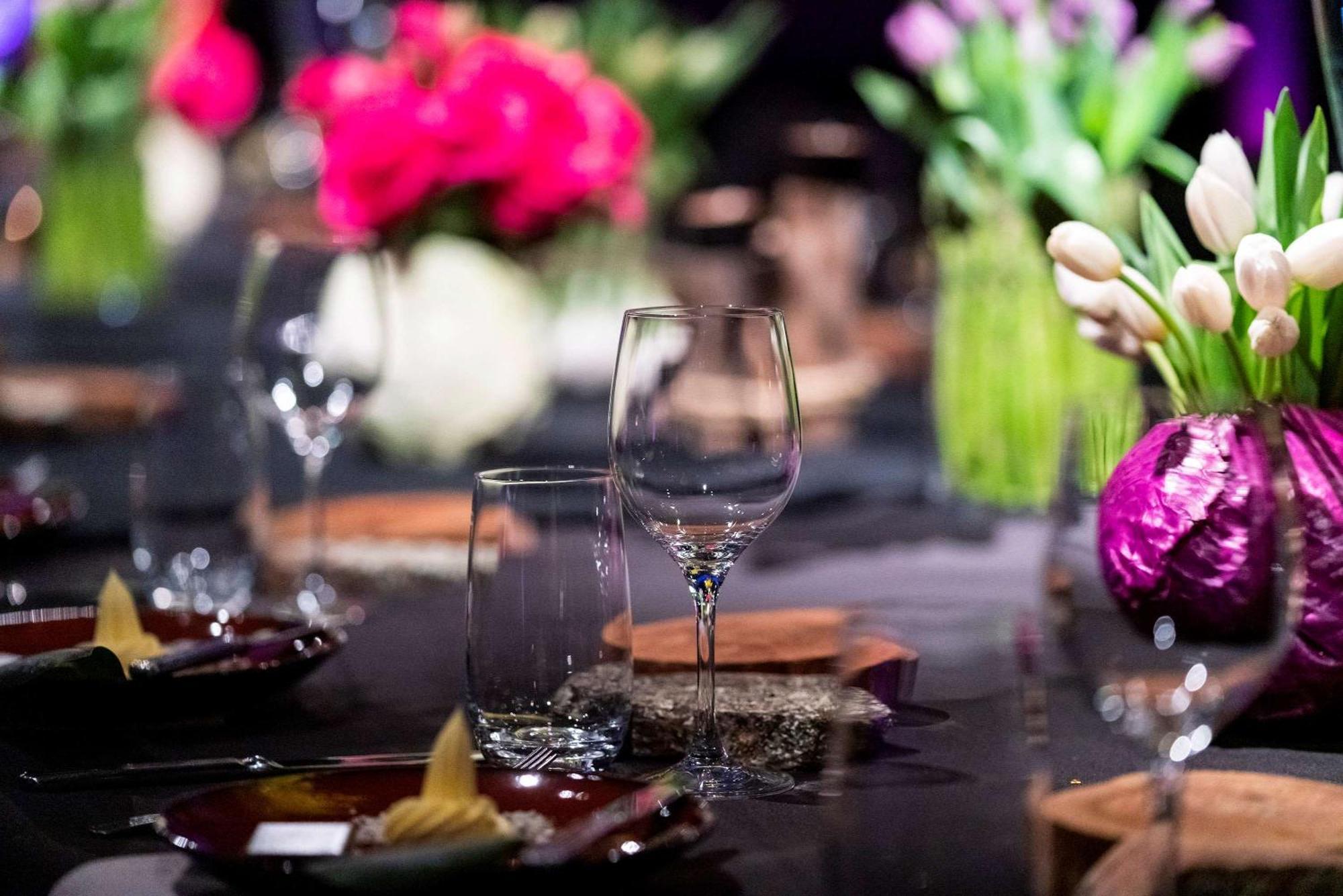 Hyatt Hotel Canberra - A Park Hyatt Hotel מראה חיצוני תמונה Wine glass