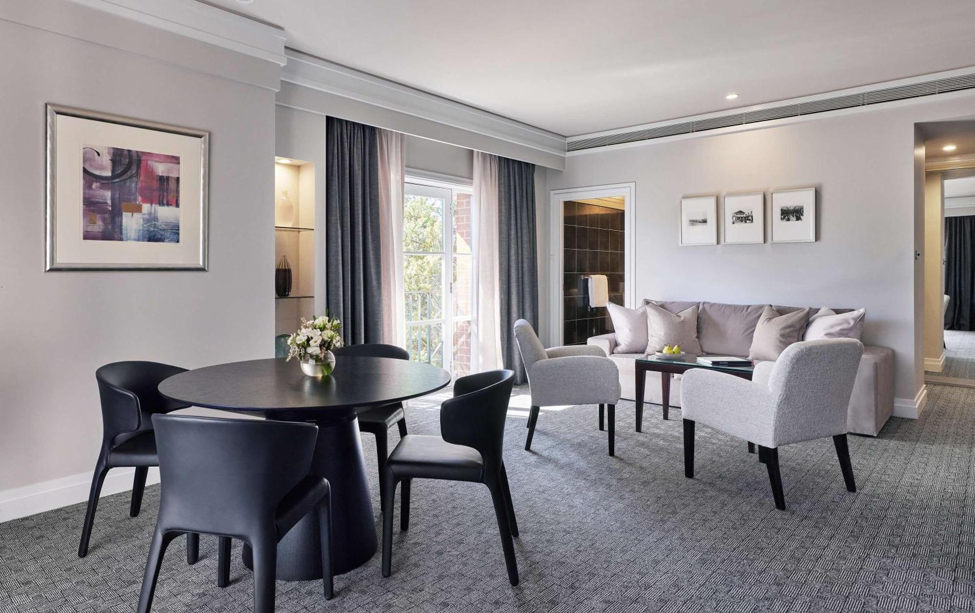 Hyatt Hotel Canberra - A Park Hyatt Hotel מראה חיצוני תמונה Suite at the hotel